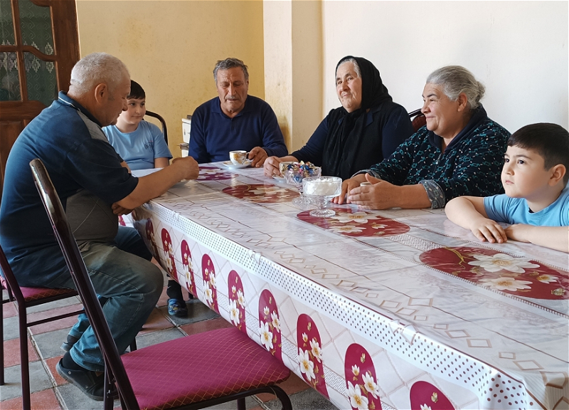 Жители Гызылгаджилы радуются возвращению родного села - ФОТО